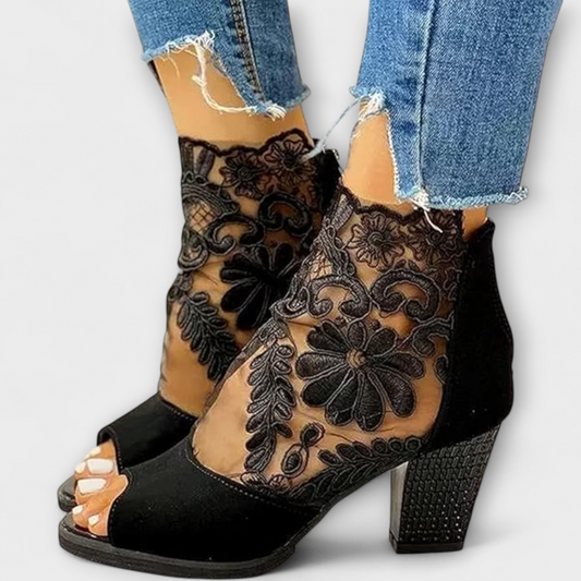 Μαλβίνα – Γυναικείες Σανδάλια με Δαντέλα