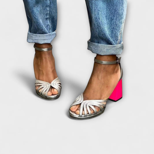 Γιούλια – Στυλάτα Τακούνια